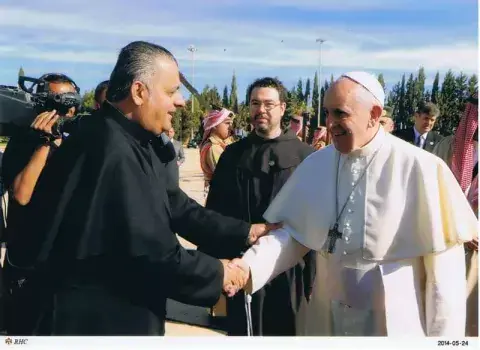 Father Rifat Bader welcomes Pope Francis to Jordan in 2014
