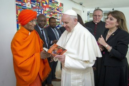 Board Member Swami Agnivesh presents a copy of his book to H.H Pope Francis. Photo: Swami Agnivesh